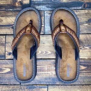 Women’s Brown Clarks Flip Flops UC Size 8 Sandals